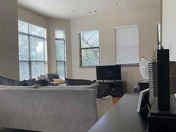 5th image of 1201 Beaconsfield Ln