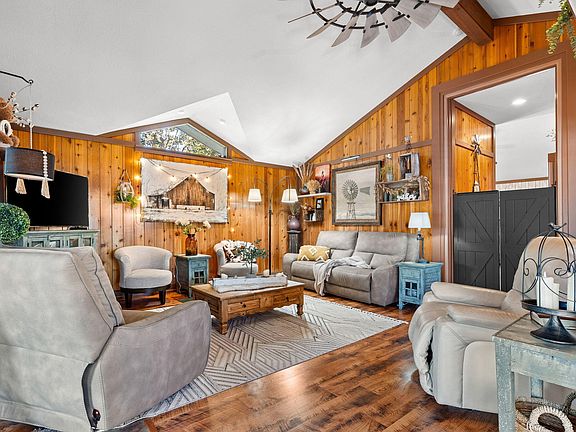 5th image of 102 Shady Oak Circle