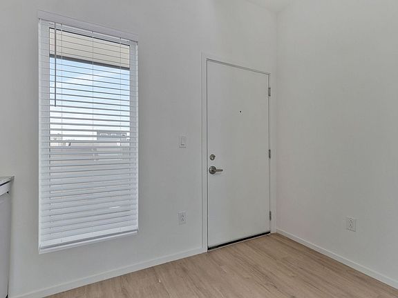 5th image of 1928 9th Ave N #304