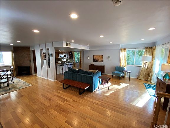 3rd image of 12536 Burbank Blvd APT 8