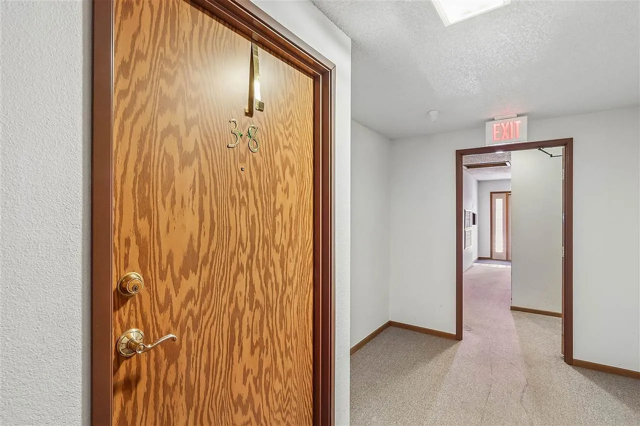 38 Westside Dr photo 1