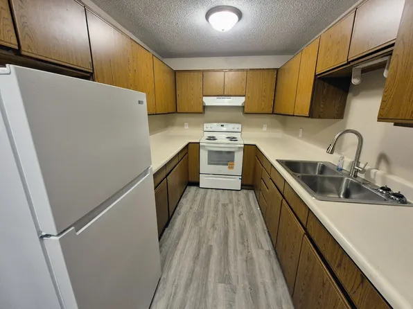 115 3rd St #5, Frost, MN 56033