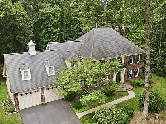 3rd image of 6700 Fox Den Rd