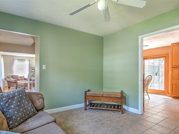 5th image of 30 Seville Ln