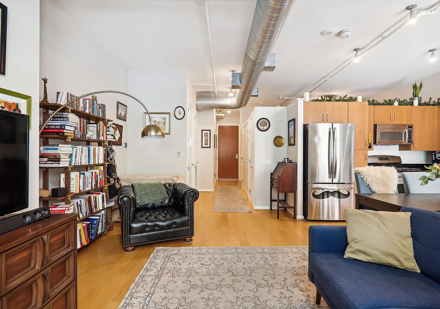 Incredible 1BR/1BA Condo With Garage Parking in Vibrant Mount Vernon Triangle! — Photo 1