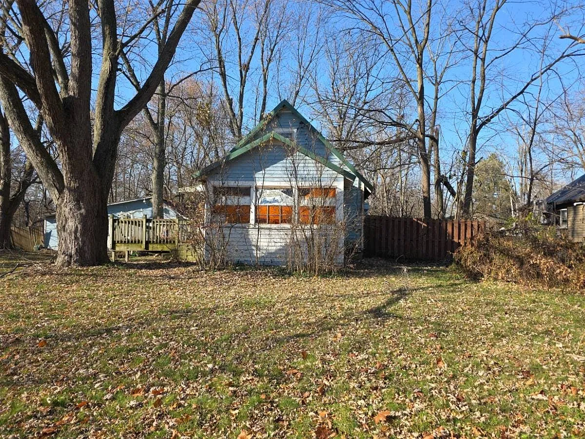 4726 Ingham St photo 1