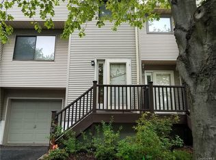 11 Devon Ct, Nanuet, NY 10954