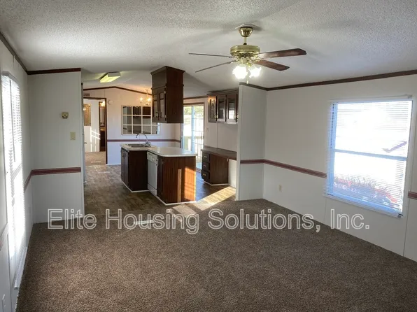109 Pepper Dr, Max Meadows, VA 24360