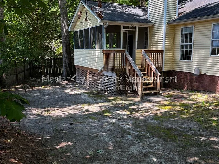 1401 Ravensthorpe Dr — Photo 17