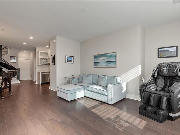 2nd image of 29 Midway Rd N