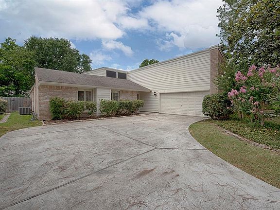 2nd image of 16319 Brookvilla Dr