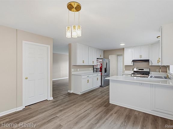 5th image of 421 1st Ave