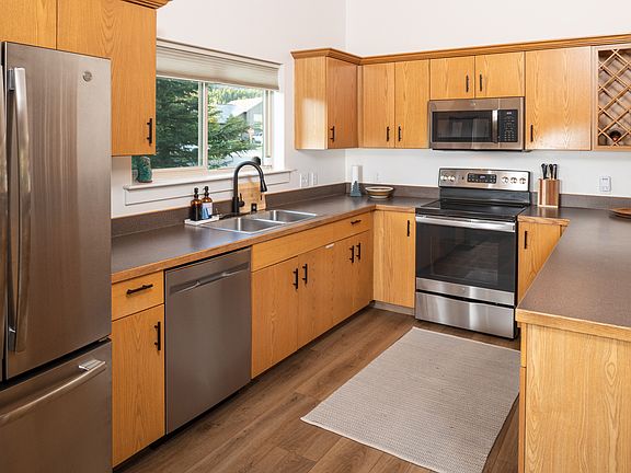 4th image of 473 Firelight Dr