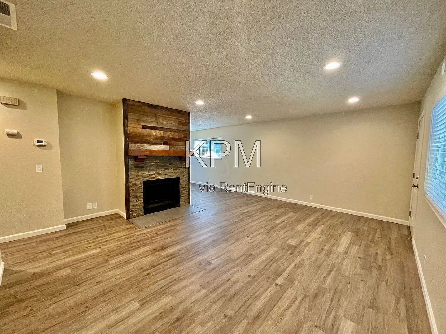 3 bed, 2.0 bath, 1205 sqft, $2,250 — Photo 3