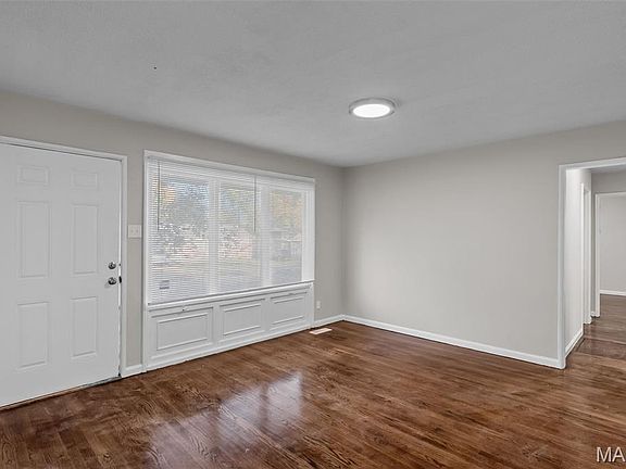 5th image of 9725 Medford Dr