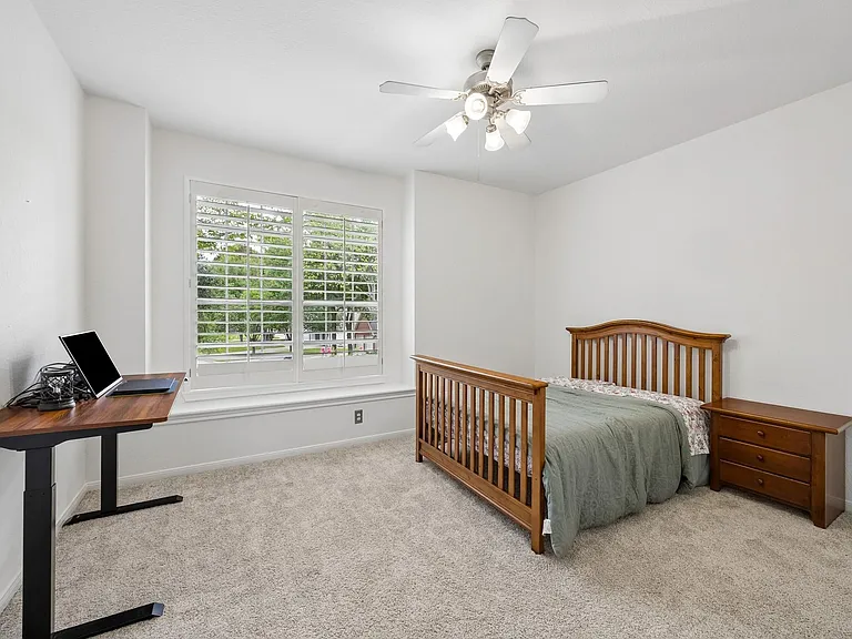 14 Guinevere Pl — Photo 23