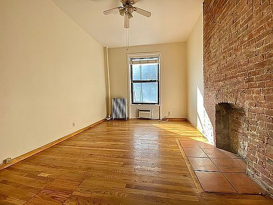 3rd image of 136 W 87th St APT 4