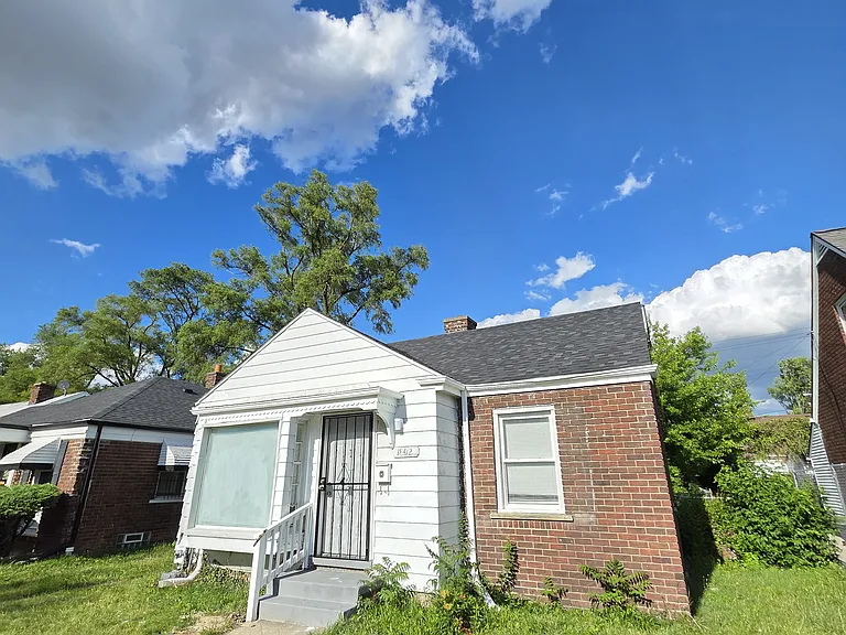 18412 Ferguson St — Photo 1