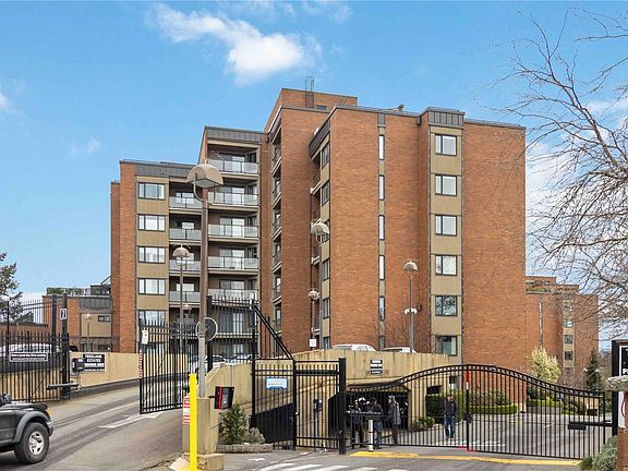 2nd image of 103 Gorge Rd E #508