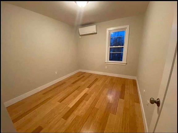4th image of 9-17 College Pl Floor 2