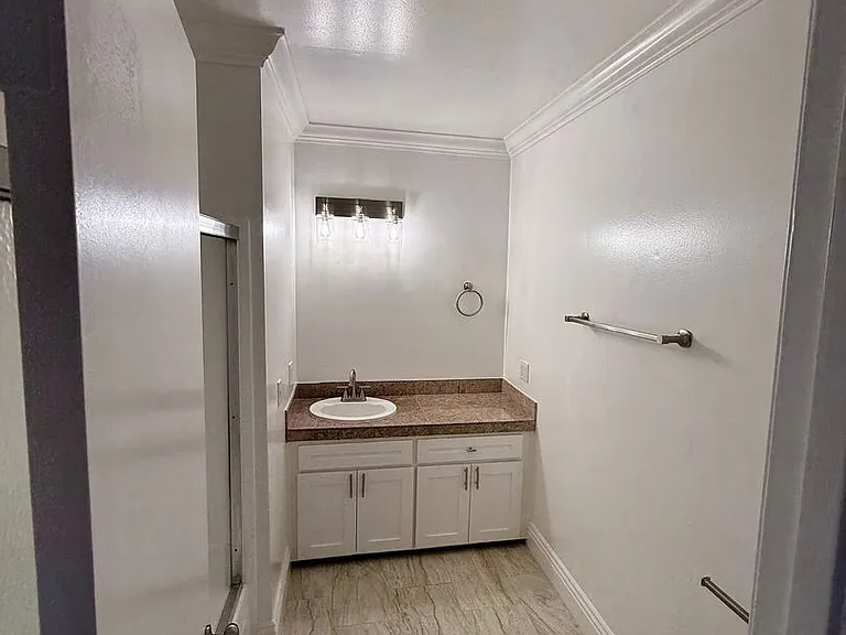 233 S Juanita Ave #1 — Photo 12