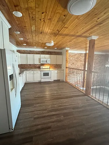 33 W Oak St #A Photo 1 33 W Oak St #A Photo 1