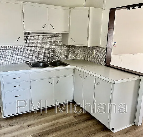 1829 S Jackson St — Photo 5