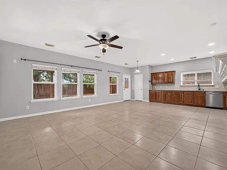 3223 Legends Creek Dr — Photo 9