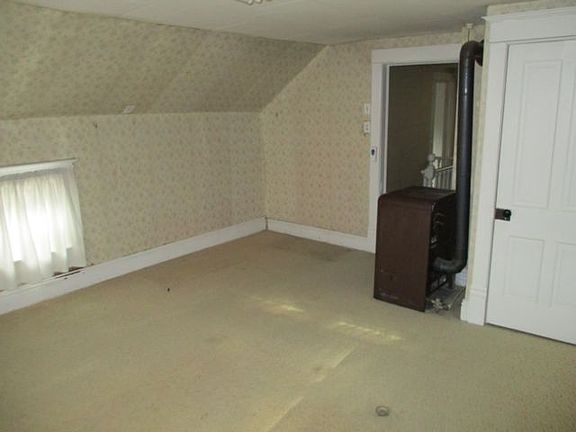 4th image of 218 S Adams St