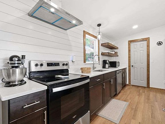 5th image of 2176 N Bellview Rd