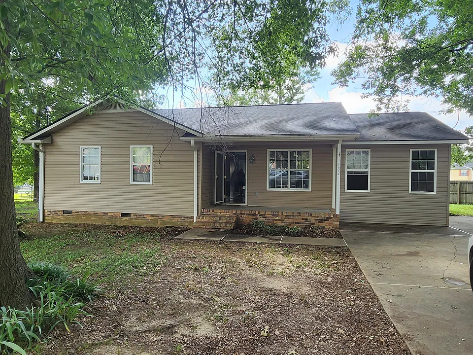 132 Pineview St