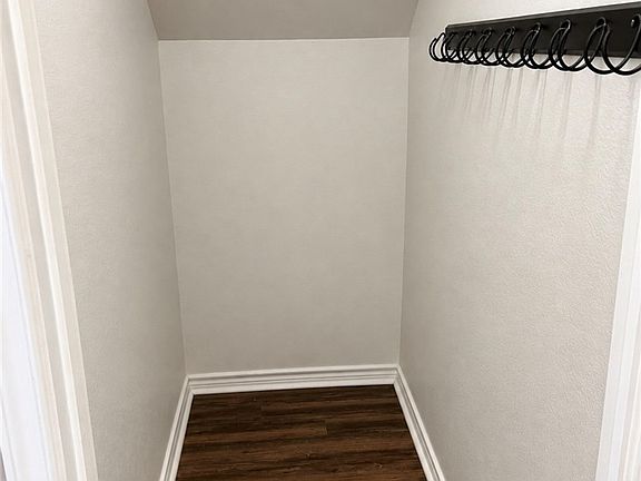 4th image of 3435 Papa Bear Dr