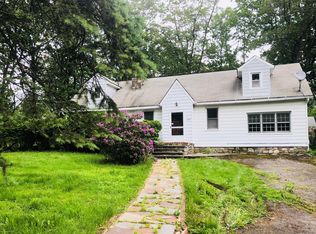 419 Manor View Ave, Mount Pocono, PA 18344
