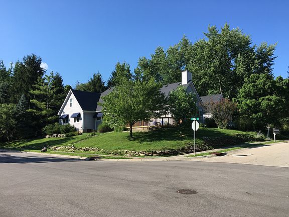 3rd image of 301 Stewart Dr