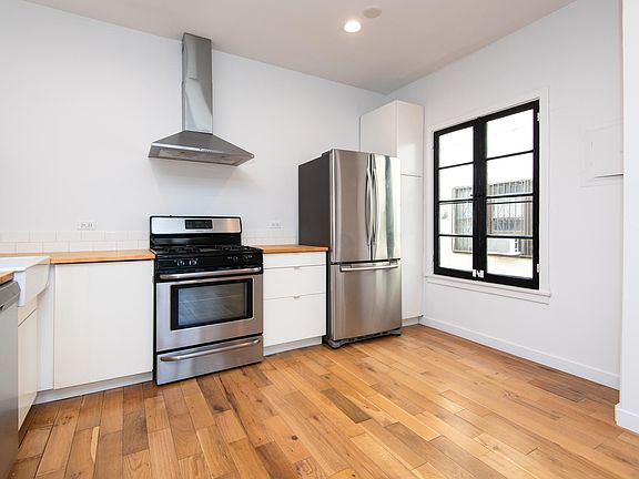 3rd image of 409 N Genesee Ave APT 3
