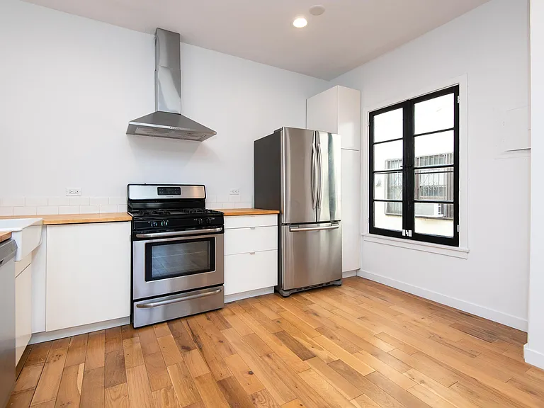 409 N Genesee Ave #3 — Photo 3