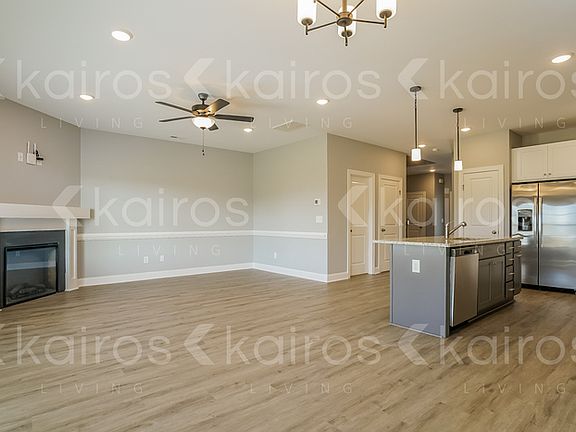 4th image of 3717 Oak Leaf Way #E