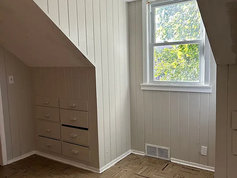 122 W Florence Ave — Photo 8