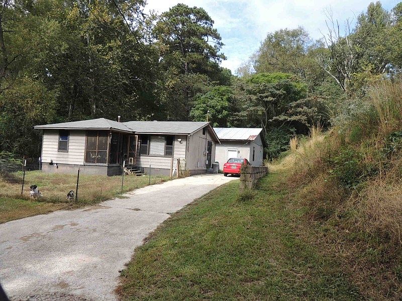 2nd image of 106 Pecan St