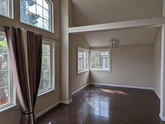 2nd image of 3880 Alta Vista Cir