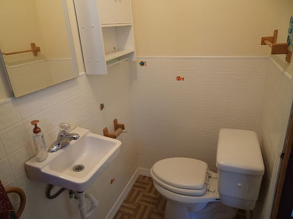 3rd image of 2466 44th St S