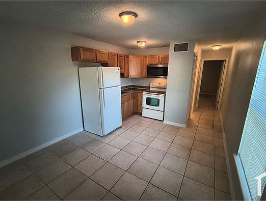 3rd image of 601 Hardy St #3