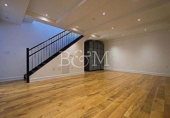 3rd image of 93 Kingsland Ave APT 1