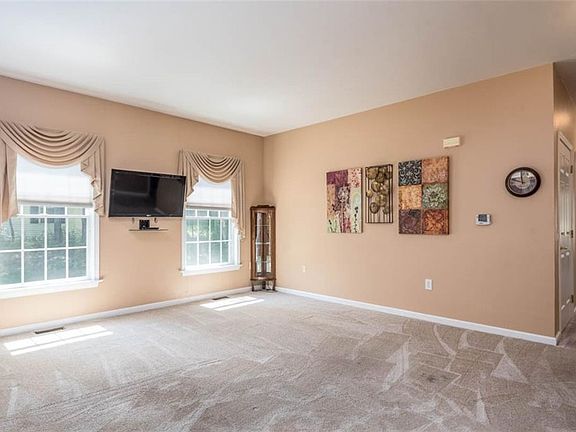 5th image of 8662 Alexandra Dr
