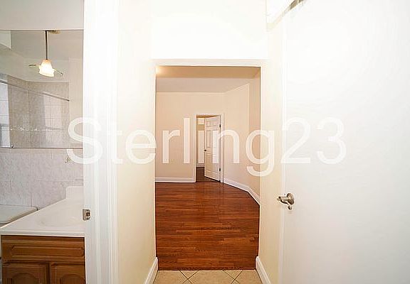 4th image of 28-05 43rd St #4