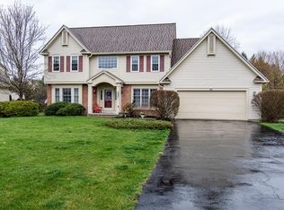 42 Shannon Gln, Fairport, NY 14450