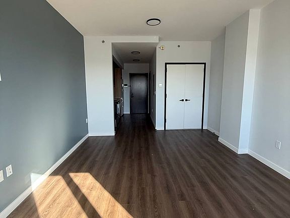 4th image of 1614 E 12th St #5