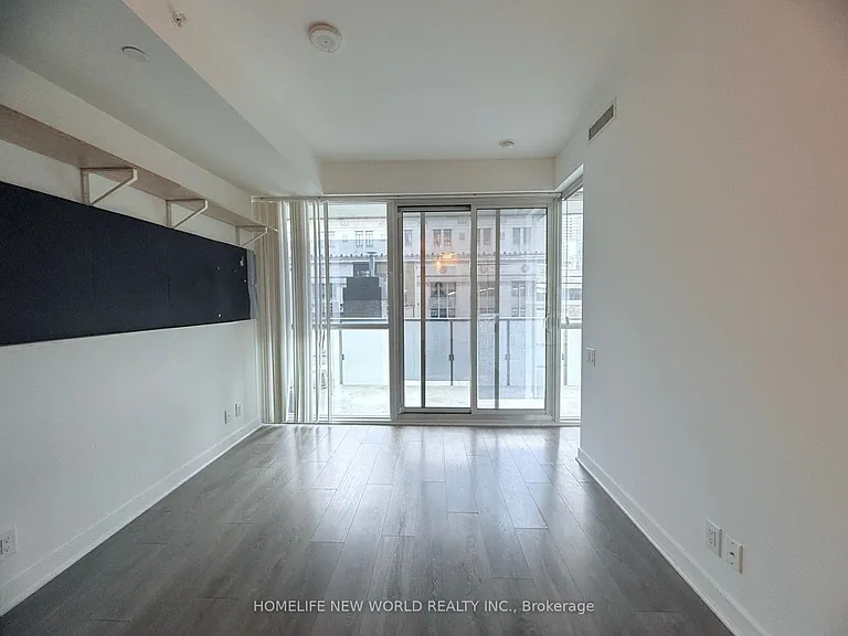 15 Grenville St #511 — Photo 9