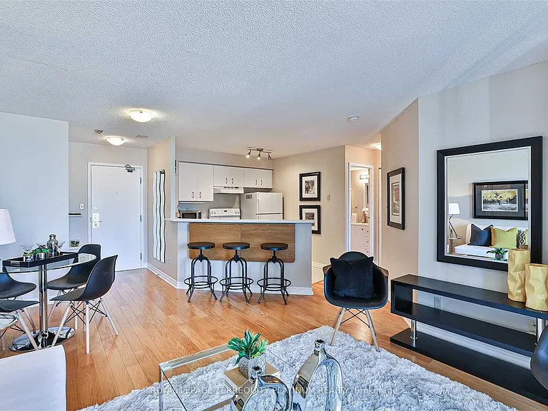 25 Grenville St #1801 — Photo 4