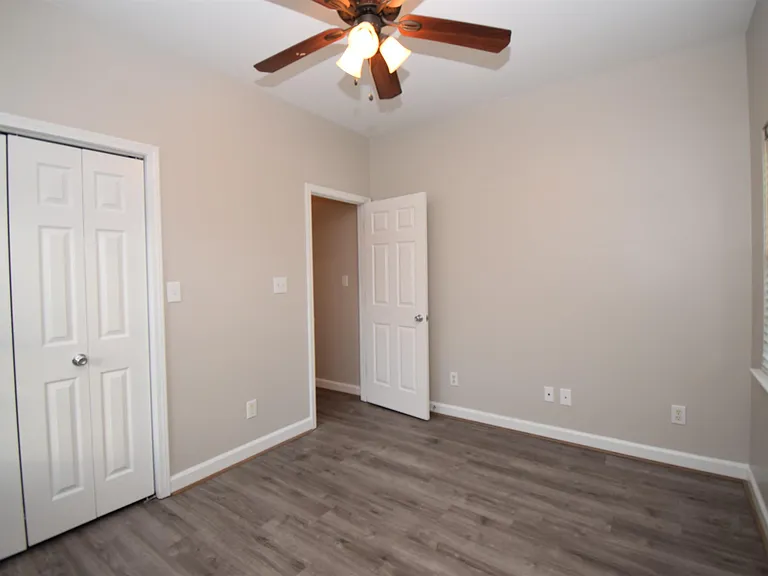 5725 Riverbirch Dr — Photo 11